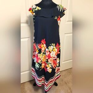 FLORAL DRESS SIZE SMALL   Brand: C est 1946‎